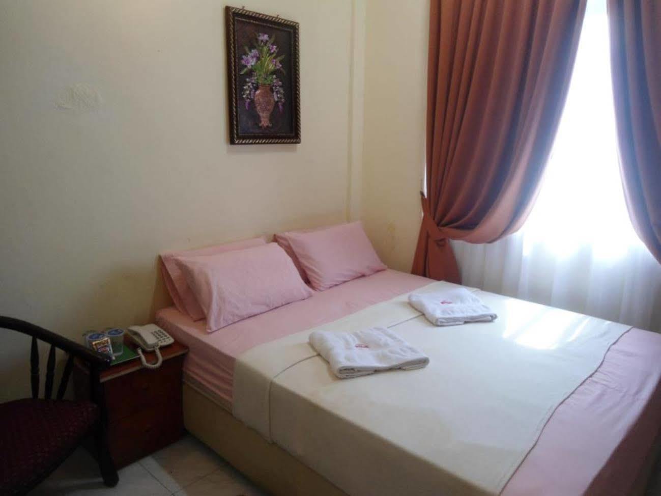 Hotel Teratai Tenang Kuala Terengganu Luaran gambar
